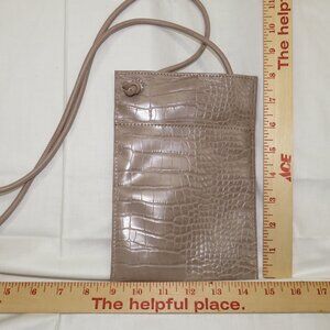 ✨ Y2K VIBES | Elizabeth and James Croc Embossed Phone Crossbody ✨